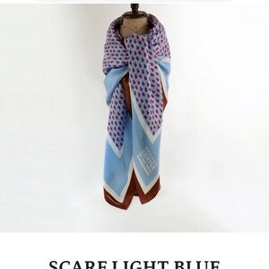 SCARF LIGHT BLUE CENTER OF THE WEST